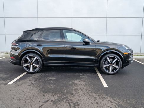 Certified 2025 Porsche Cayenne image 8