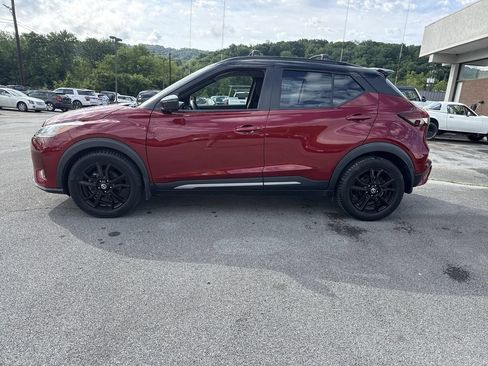 Used 2021 Nissan Kicks SR w/ Exterior Package FWD image 3