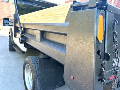 Used 2016 Ford F550 2WD Regular Cab Super Duty image 18