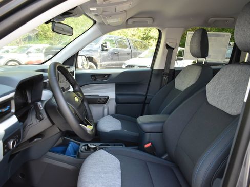 New 2026 Ford Maverick XLT w/ XLT Luxury Package FWD image 16