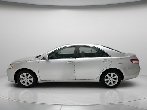 Used 2011 Toyota Camry LE w/ LE Extra-Value Pkg FWD image 8