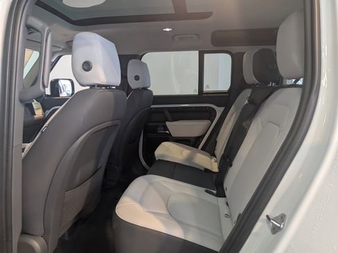 New 2026 Land Rover Defender 110 X-Dynamic SE image 24