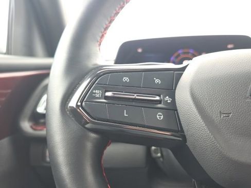 Used 2024 Chevrolet Traverse RS image 30