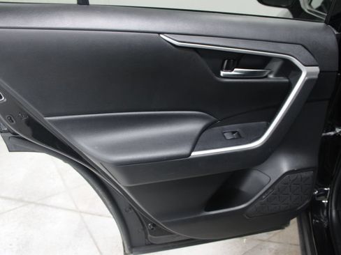 Used 2021 Toyota RAV4 XLE AWD/4WD image 18