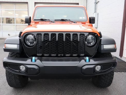 Used 2023 Jeep Wrangler Unlimited w/ Convenience Group AWD/4WD image 2