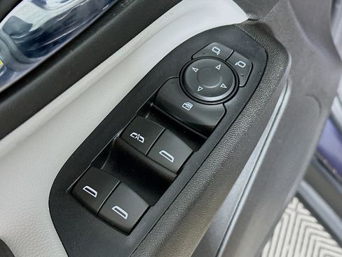 Used 2018 Chevrolet Equinox LS image 17