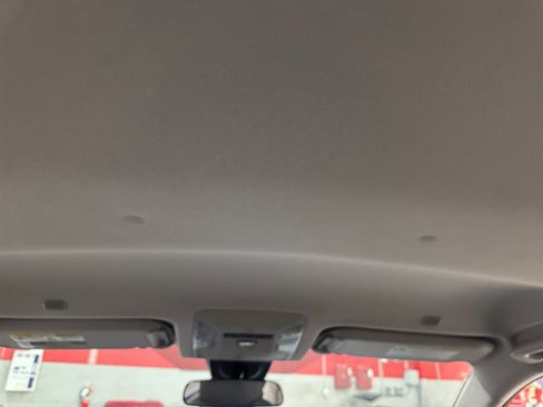 Used 2025 Toyota RAV4 XLE FWD image 32
