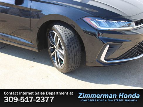 Used 2025 Volkswagen Jetta SE FWD image 20