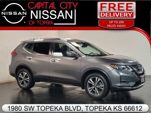 Used 2019 Nissan Rogue SV w/ Premium Package image 1