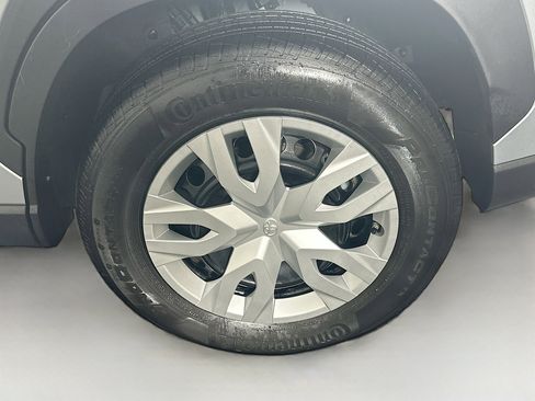 Used 2024 Toyota Corolla Cross L image 11