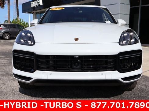 Used 2023 Porsche Cayenne Turbo S image 3