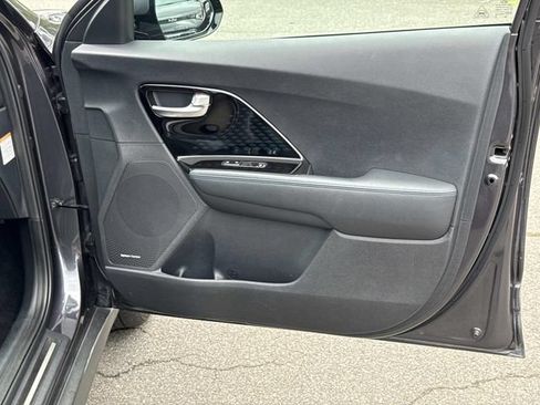 Used 2019 Kia Niro EX Premium w/ Cold Weather Package 1.0 FWD image 8