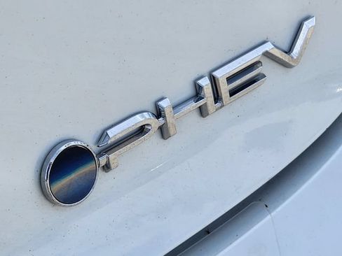 Used 2025 Toyota Prius Plug-In Hybrid FWD image 11