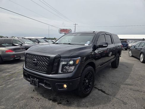 Used 2019 Nissan Titan SV w/ SV Convenience Package AWD/4WD image 4