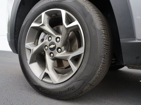 Used 2025 Chevrolet Trax LT w/ LT Convenience Package FWD image 32