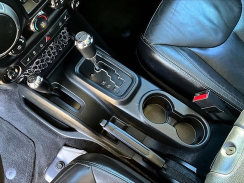 Used 2018 Jeep Wrangler Unlimited Sahara image 18