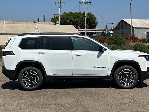 New 2026 Jeep Cherokee Laredo image 3