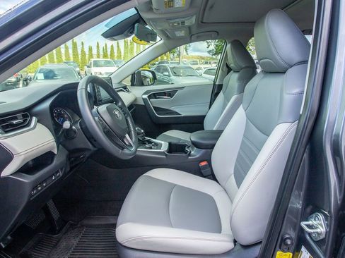 Used 2022 Toyota RAV4 XLE Premium AWD/4WD image 26
