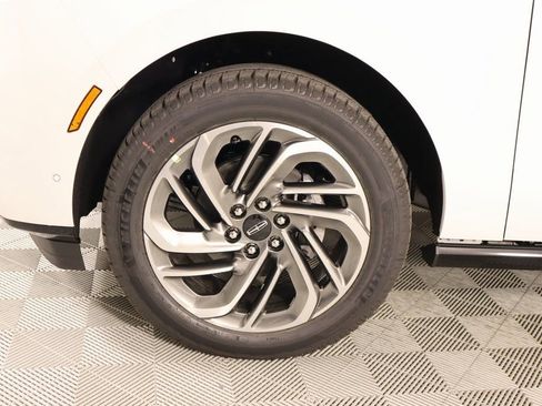 New 2025 Lincoln Navigator Reserve AWD/4WD image 19