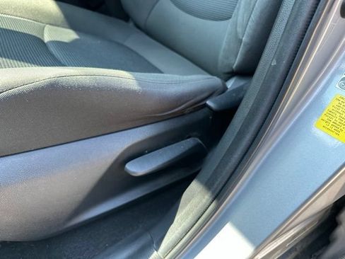 Used 2021 Toyota RAV4 LE FWD image 20