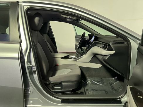 Used 2022 Toyota Camry LE image 25