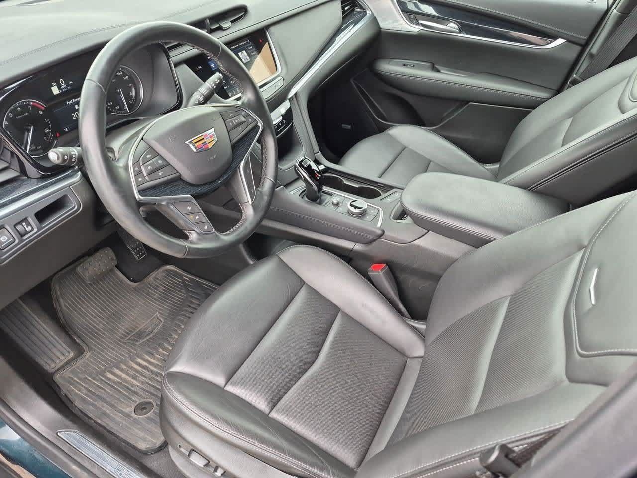 Used 2025 Cadillac XT5 Premium Luxury AWD/4WD image 2