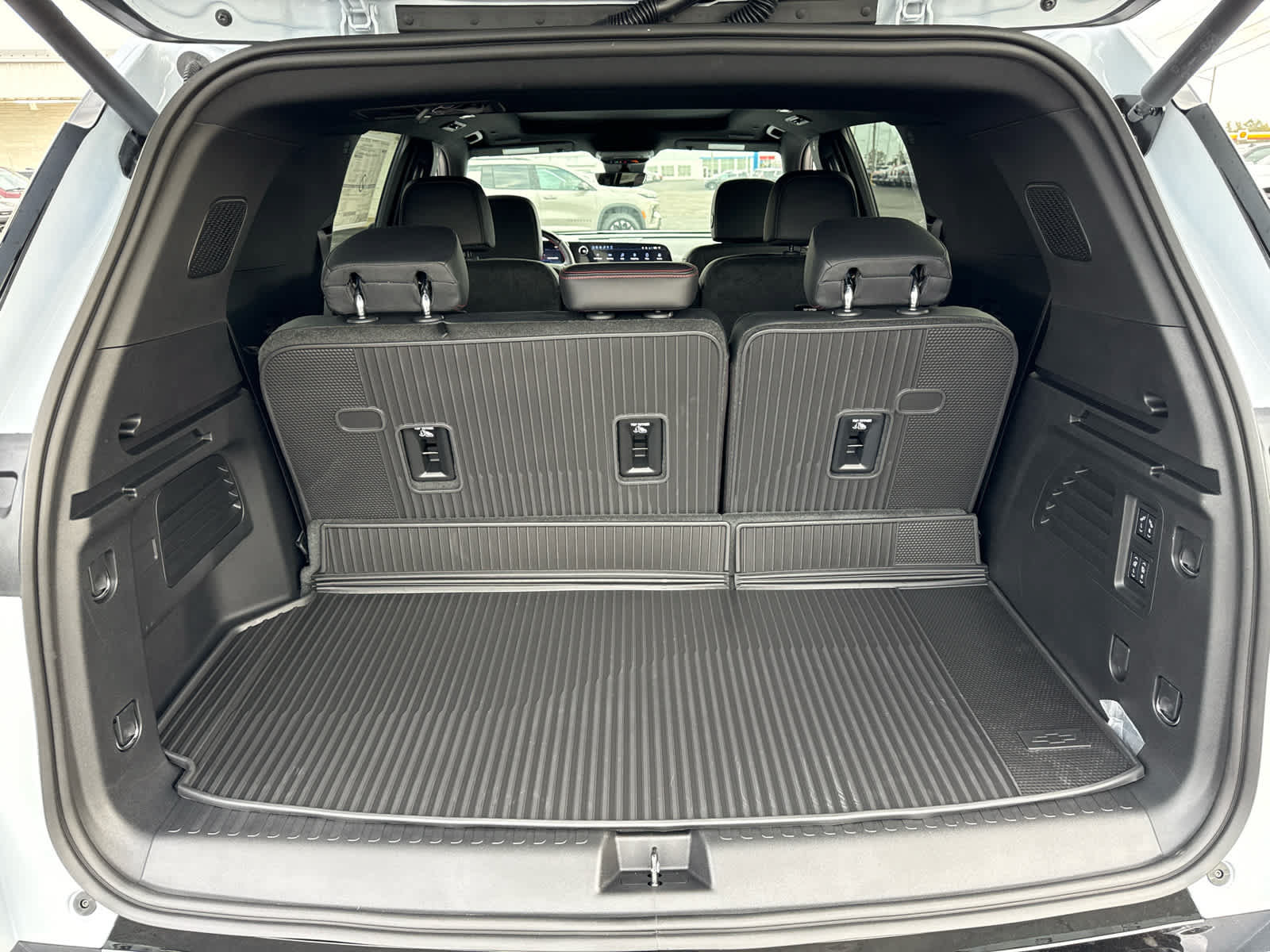 New 2027 Chevrolet Traverse RS w/ LPO, Floor Liner Package AWD/4WD image 27