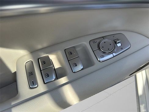 Used 2026 Genesis G70 2.5T image 19