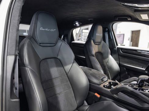 Used 2022 Porsche Cayenne Turbo GT image 36