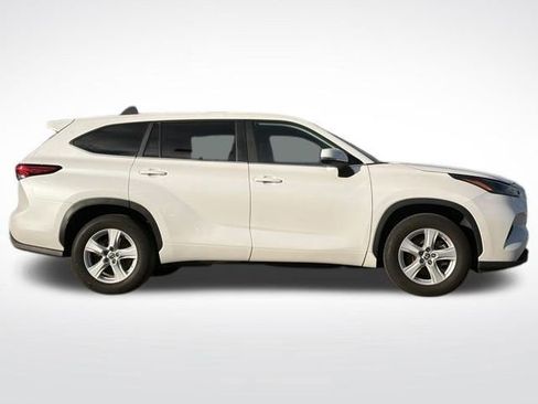 Used 2023 Toyota Highlander L image 7