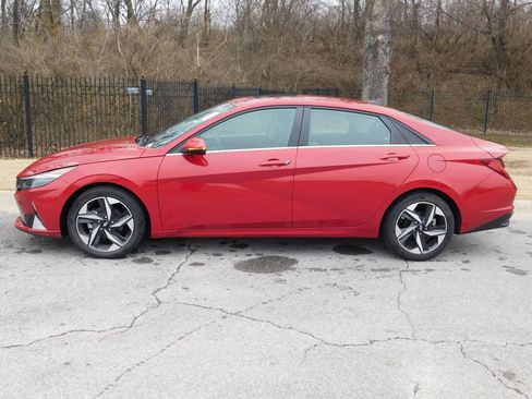 Used 2022 Hyundai Elantra Limited w/ Preferred Accessory Package image 2