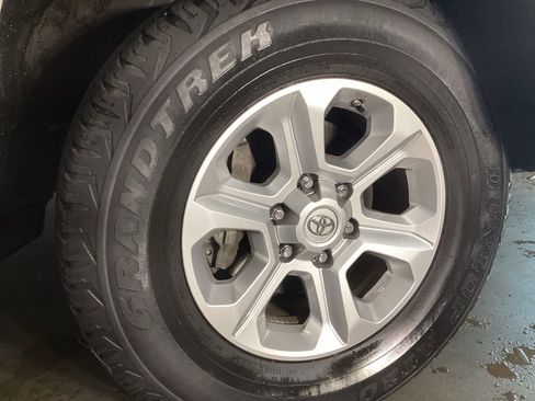 Used 2018 Toyota 4Runner SR5 Premium AWD/4WD image 14
