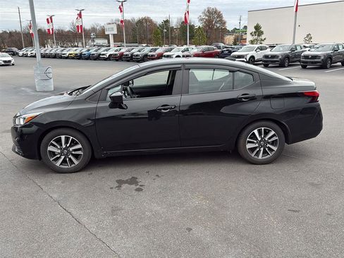 Used 2022 Nissan Versa SV image 12