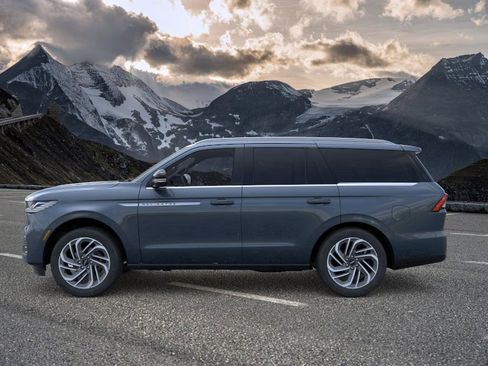 New 2026 Lincoln Navigator Reserve image 3