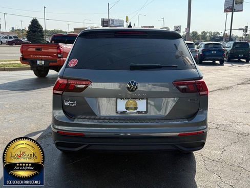 Used 2022 Volkswagen Tiguan SE w/ Panoramic Sunroof Package image 7