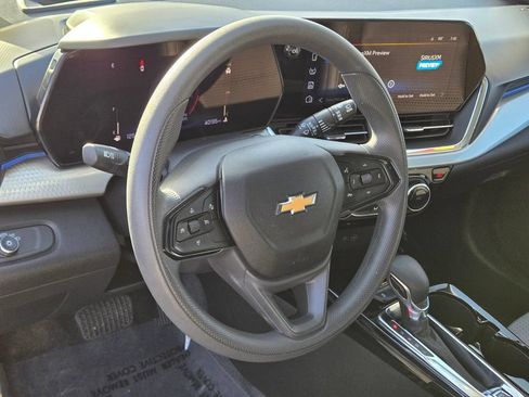 Used 2025 Chevrolet Trax LT FWD image 18
