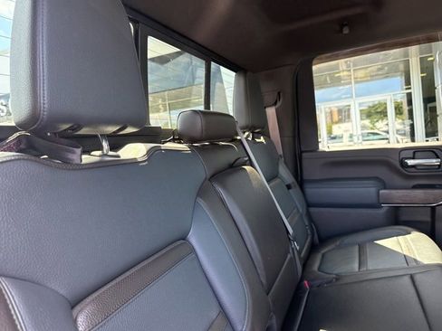 Used 2023 GMC Sierra 2500 Denali w/ Denali Ultimate Package image 31