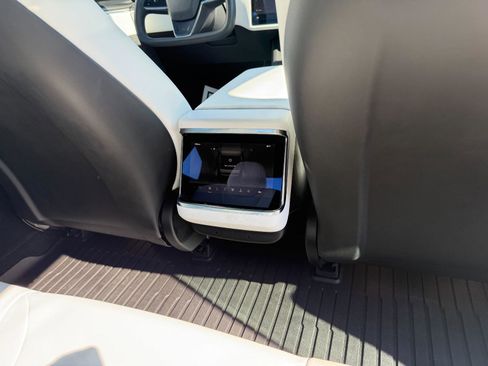 Used 2021 Tesla Model S Plaid image 16