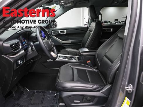 Used 2023 Ford Explorer XLT w/ Equipment Group 202A AWD/4WD image 14