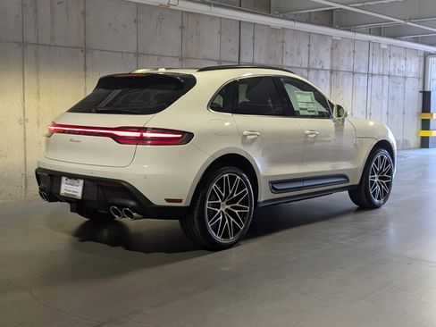 Certified 2025 Porsche Macan image 9