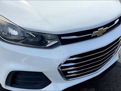 Used 2019 Chevrolet Trax LS FWD image 32