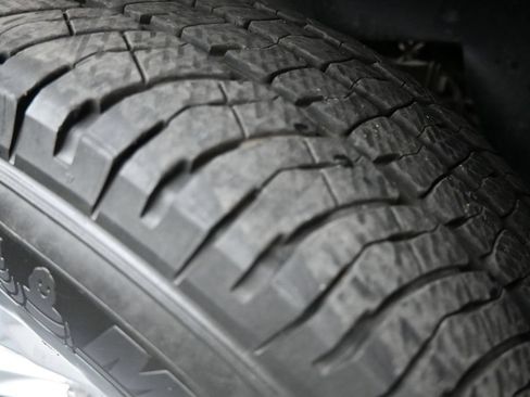 Used 2019 RAM 1500 Laramie AWD/4WD image 34