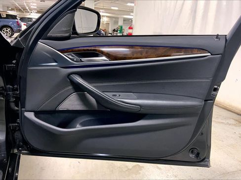 Used 2018 BMW 530e xDrive image 23