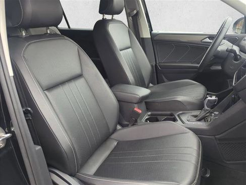 Used 2024 Volkswagen Tiguan SE image 27