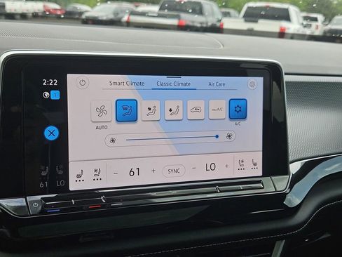 Used 2024 Volkswagen Atlas Cross Sport SEL Premium R-Line image 26