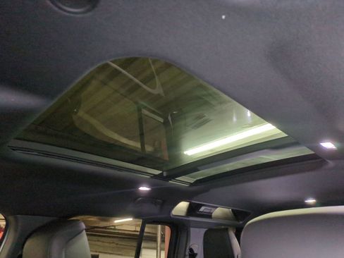 New 2026 Land Rover Defender 110 X-Dynamic SE image 24