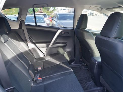 Used 2017 Toyota RAV4 LE FWD image 17