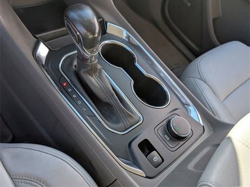 Used 2021 Chevrolet Traverse LT w/ LT Premium Package image 21