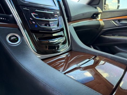 Used 2019 Cadillac Escalade ESV Premium Luxury AWD/4WD image 56