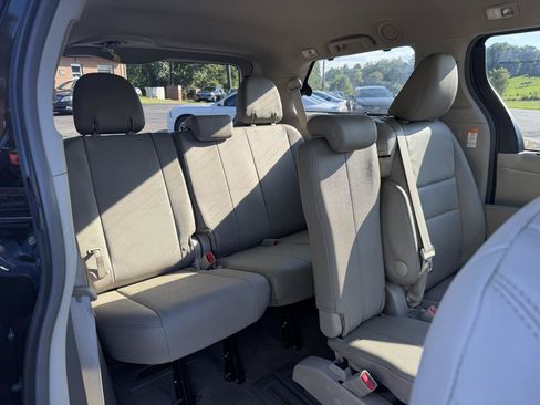 Used 2017 Toyota Sienna XLE w/ XLE Navigation Package FWD image 26